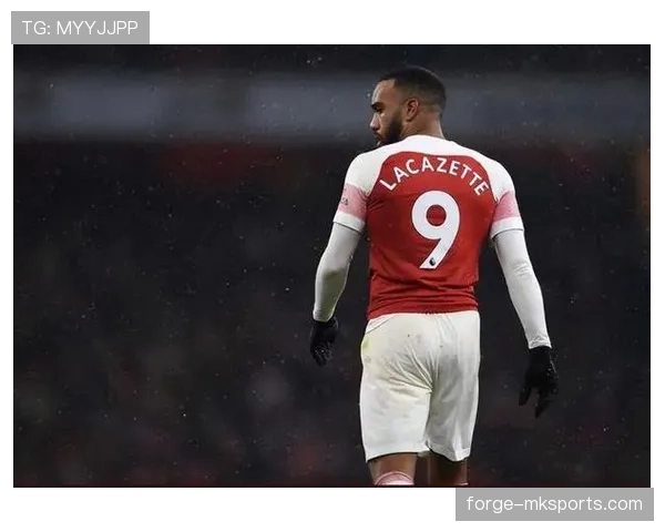 阿尔卡塞尔独门射术再显神威，状态回勇点燃球迷热议