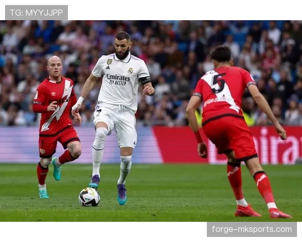 西甲战术深度解析：优化球队整体表现与高效破解对手防线的策略之道