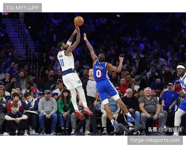 欧文无球切入主导快攻，拉开76人进攻空间