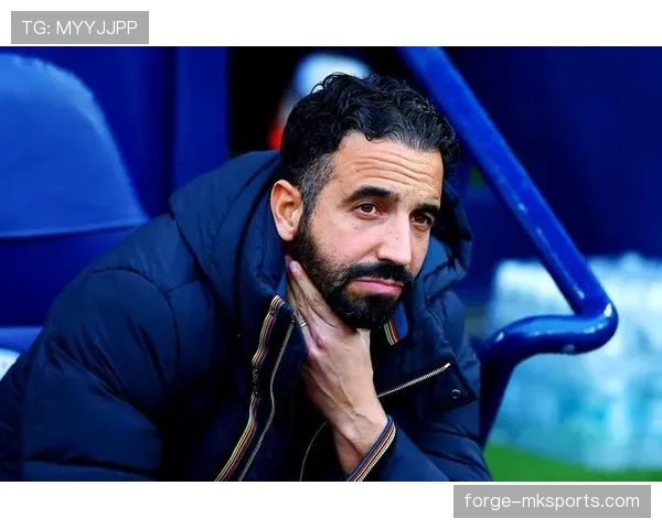 曼联进攻组织混乱问题持续显现，影响前场效率与比赛走势